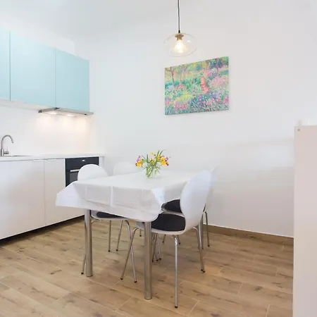 Stobrec Apartment *